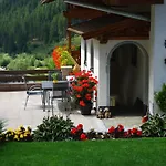 Haus Larcher Апартаменты *