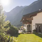 Haus Larcher Апартаменты
