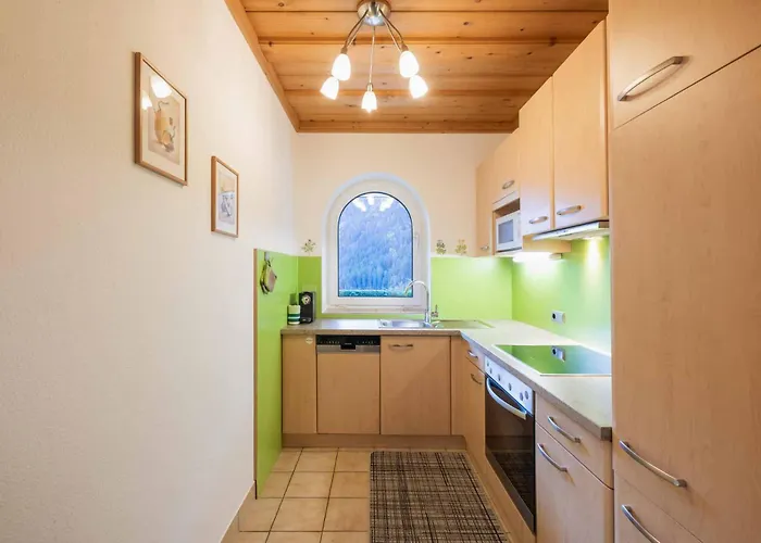 Haus Larcher Апартаменты Нойштифт-им-Штубайталь