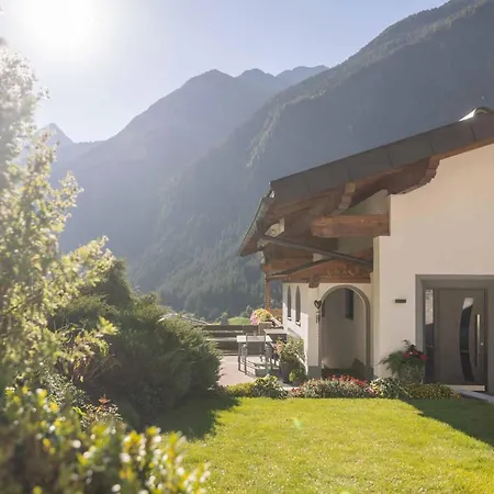 Haus Larcher Apartment